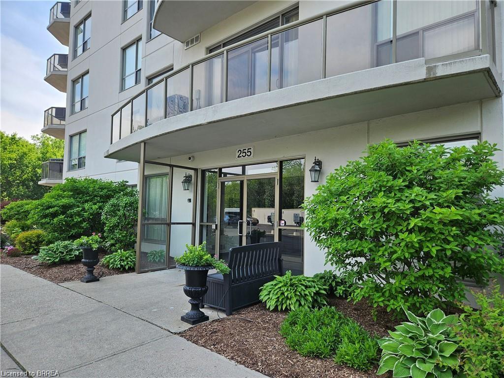 104-255 Keats Way Property Photo 3