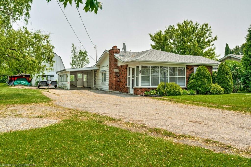 114 Second Road E Property Photo 3