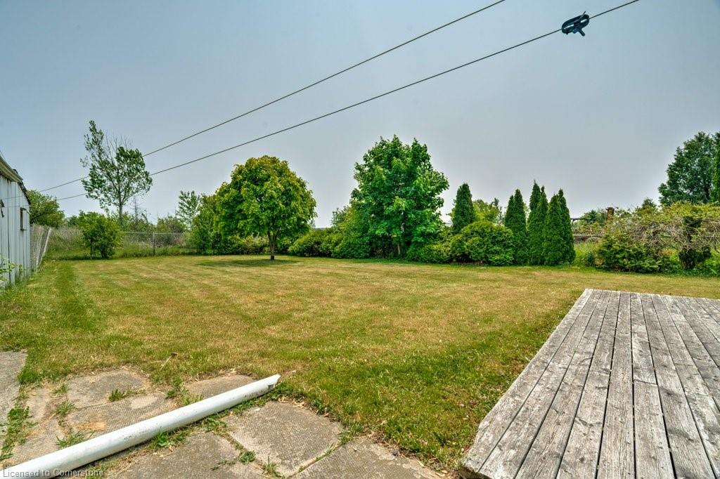 114 Second Road E Property Photo 4