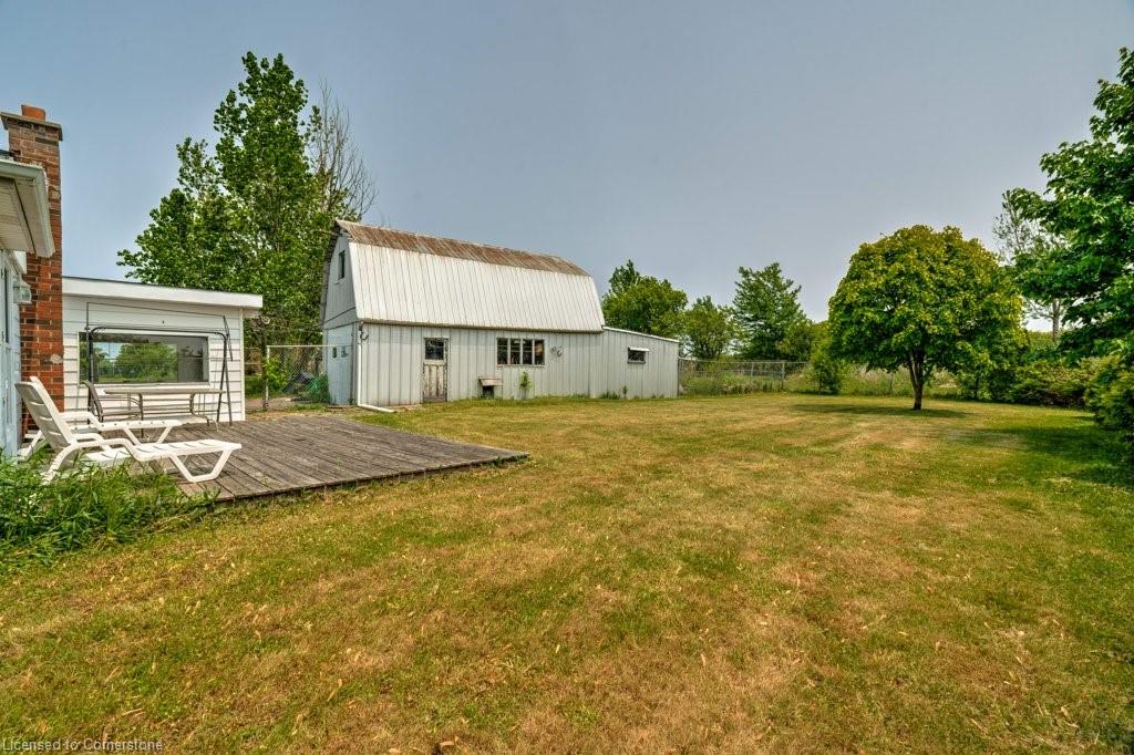 114 Second Road E Property Photo 6