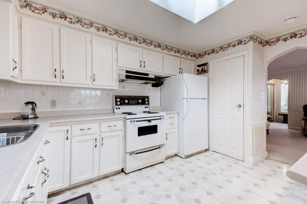 114 Second Road E Property Photo 14