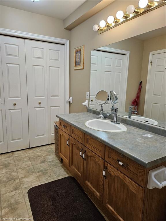 7-74 Wilson Avenue Property Photo 7