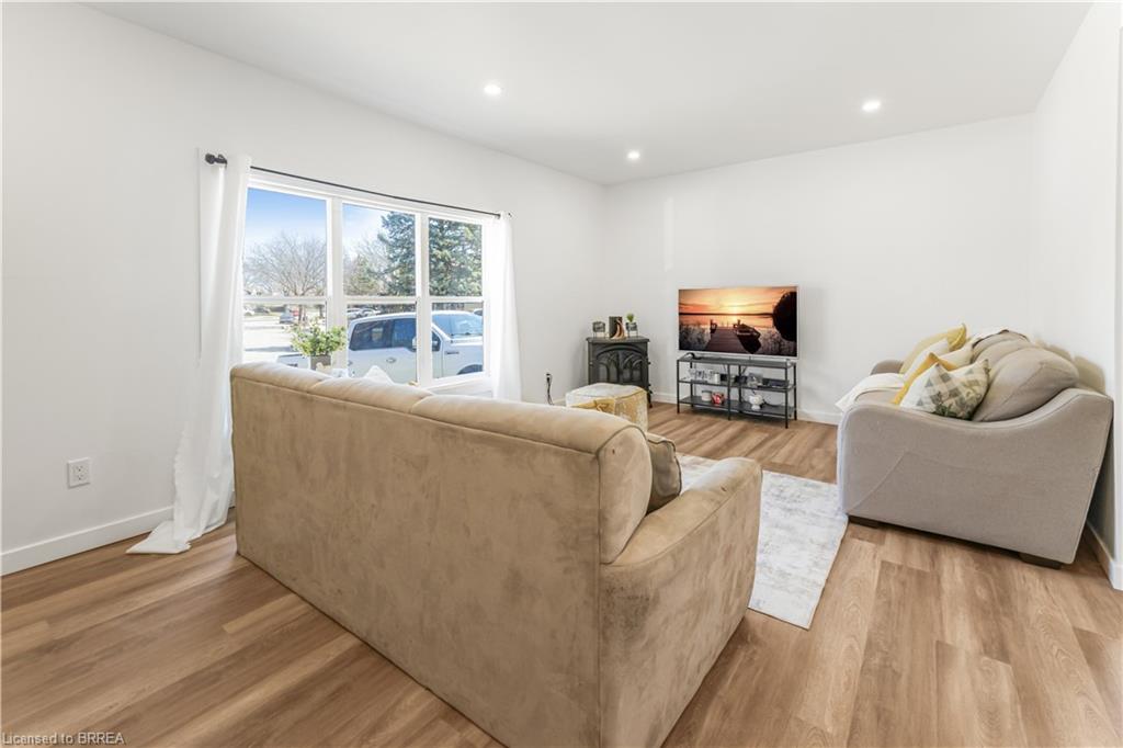32 Enfield Crescent Property Photo 4