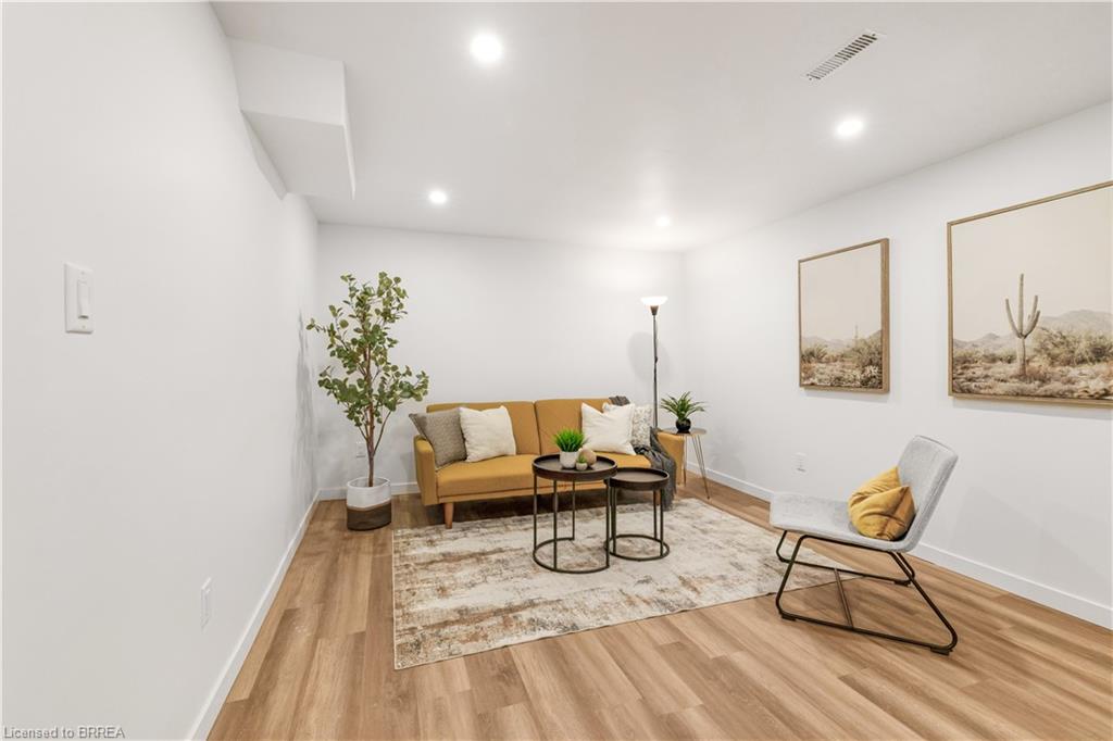 32 Enfield Crescent Property Photo 13