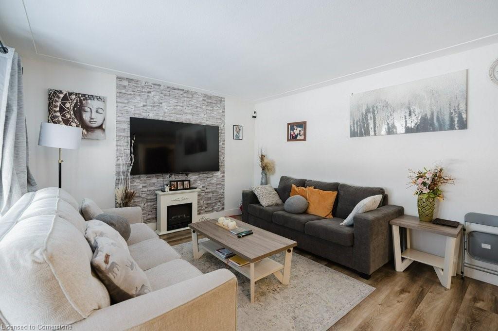 859 Upper Ottawa Street Property Photo 1