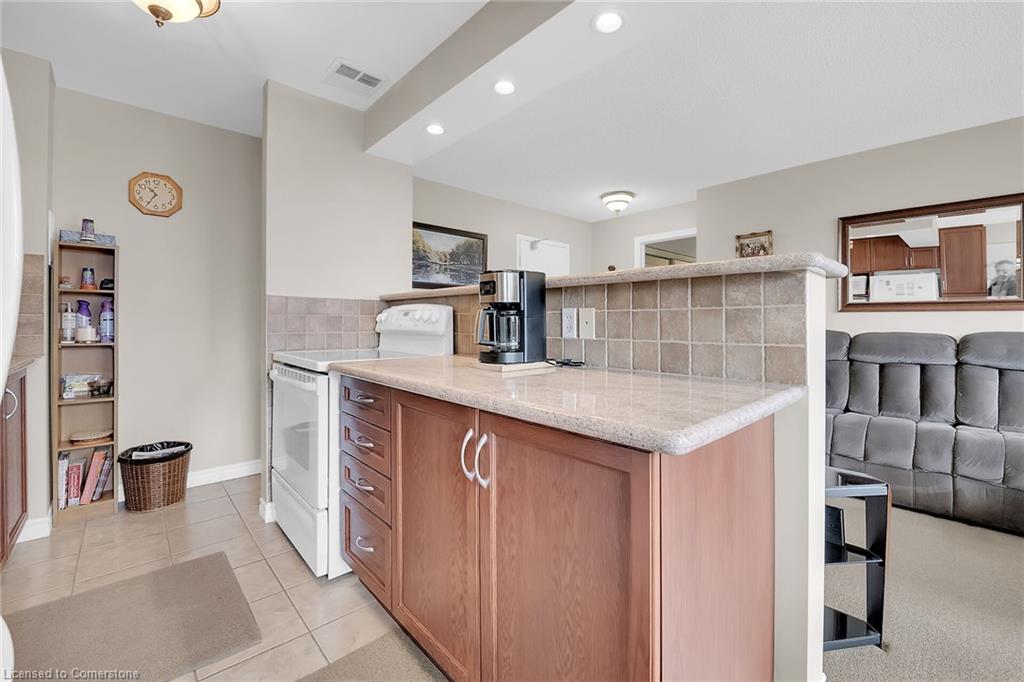 512-793 Colborne Street E Property Photo 16