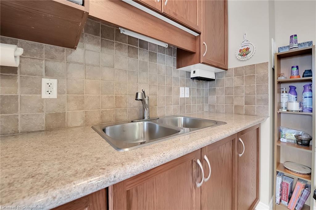 512-793 Colborne Street E Property Photo 17