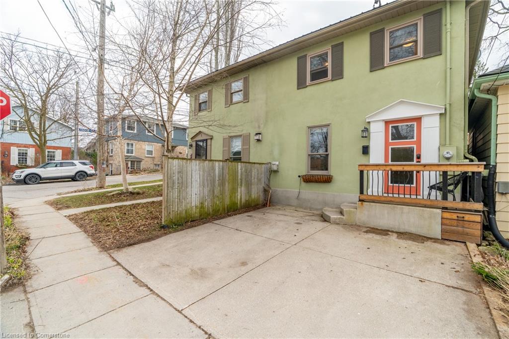 4 Dufferin Street Property Photo 1