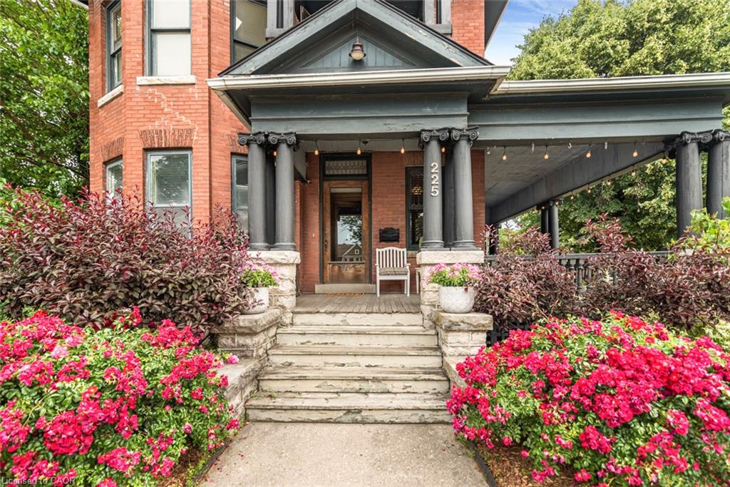 225 Broad Street E Property Photo 1