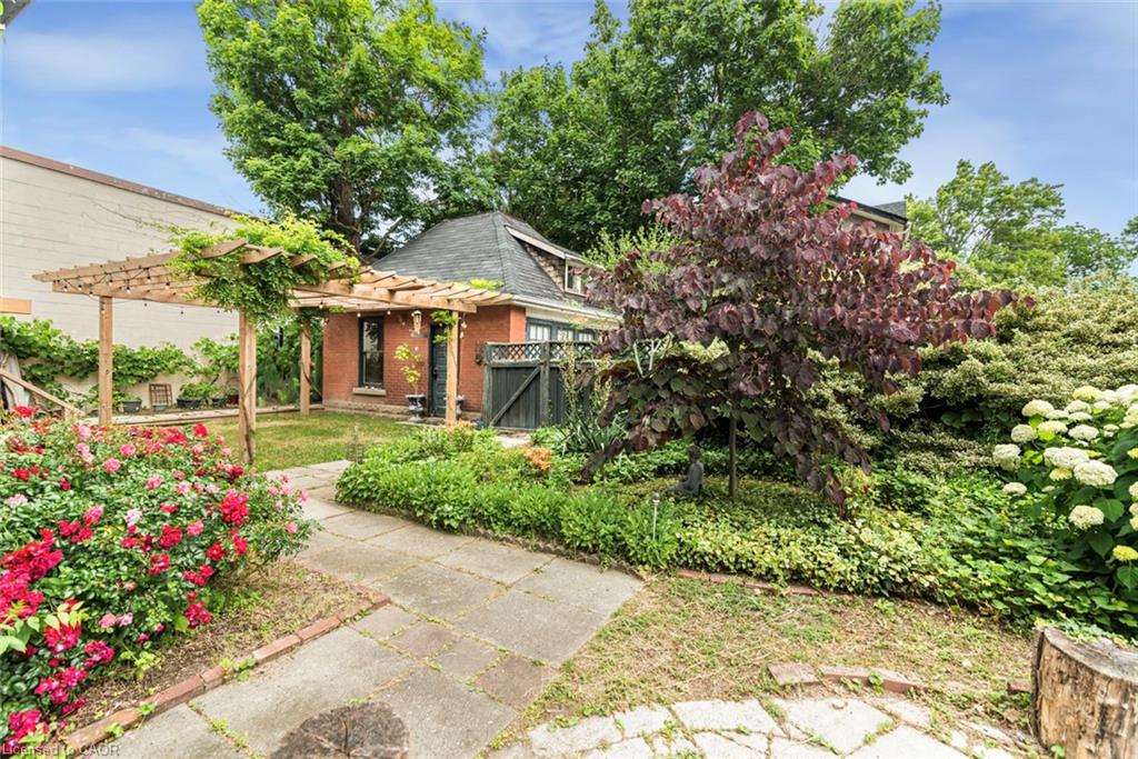 225 Broad Street E Property Photo 8