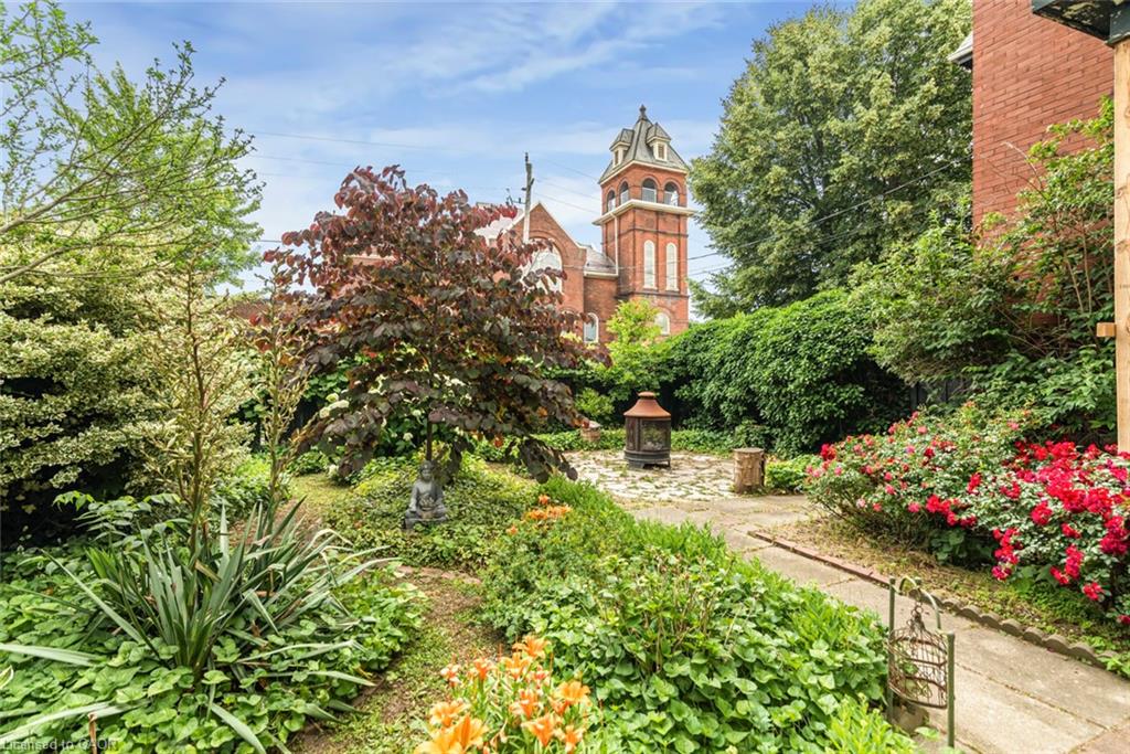 225 Broad Street E Property Photo 9