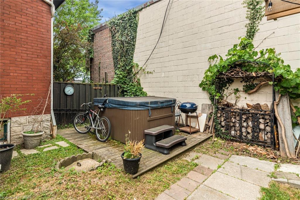 225 Broad Street E Property Photo 12