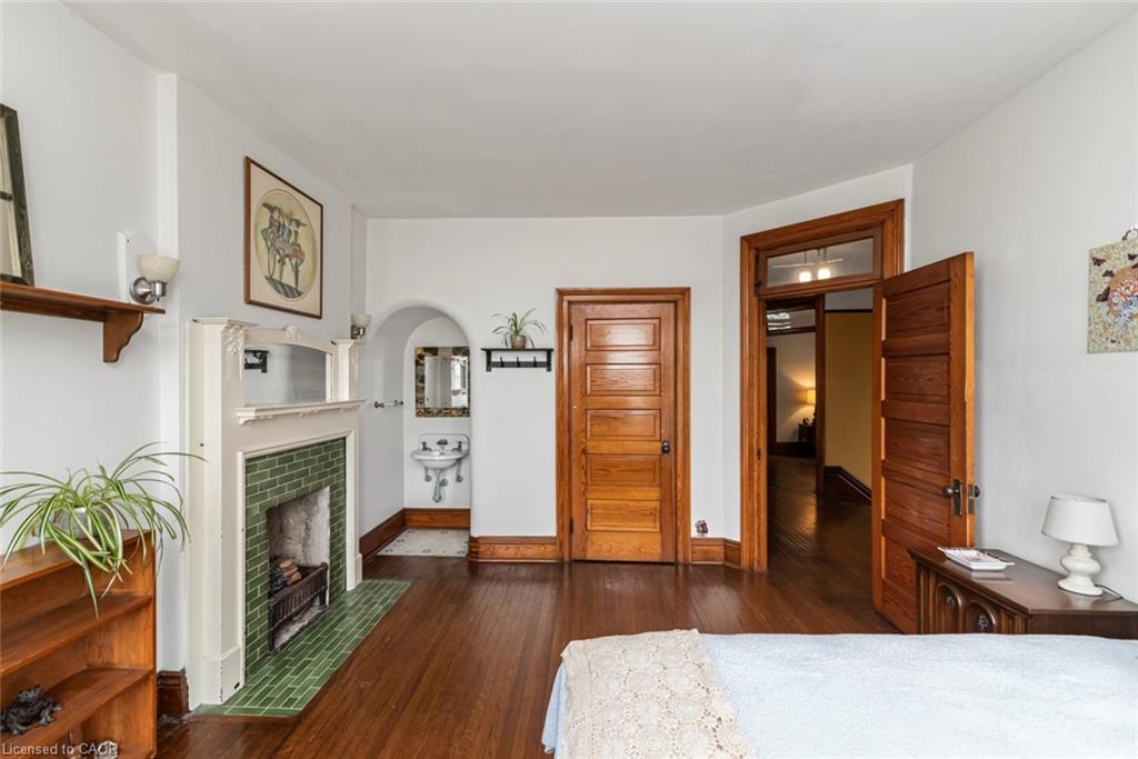 225 Broad Street E Property Photo 30