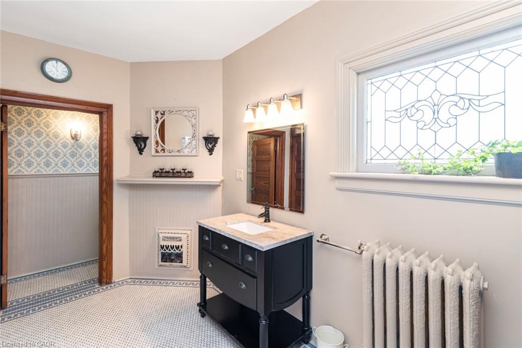 225 Broad Street E Property Photo 41