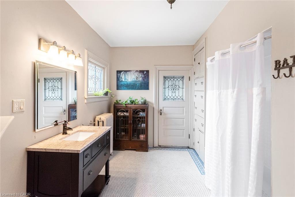 225 Broad Street E Property Photo 42