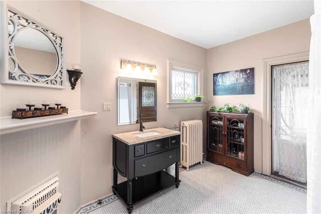 225 Broad Street E Property Photo 45