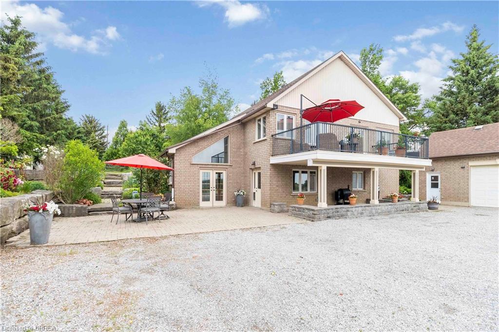 221 Old Onondaga Road E Property Photo 2