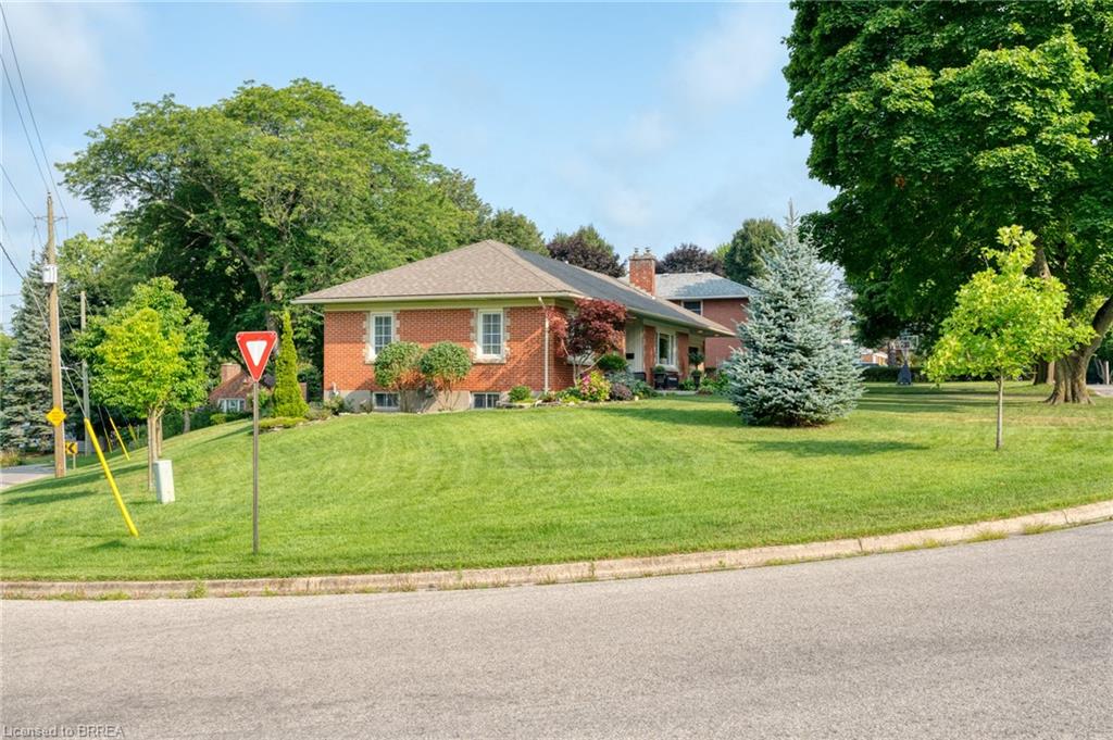 26 Simcoe Boulevard Property Photo 5