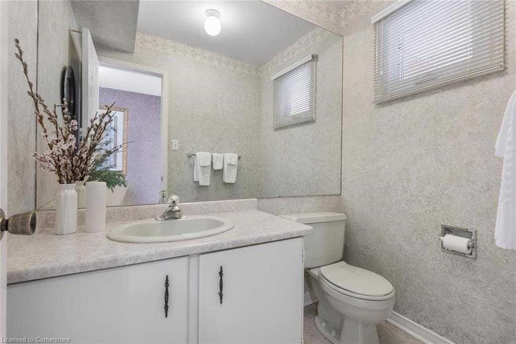4043 Trapper Crescent Property Photo 5
