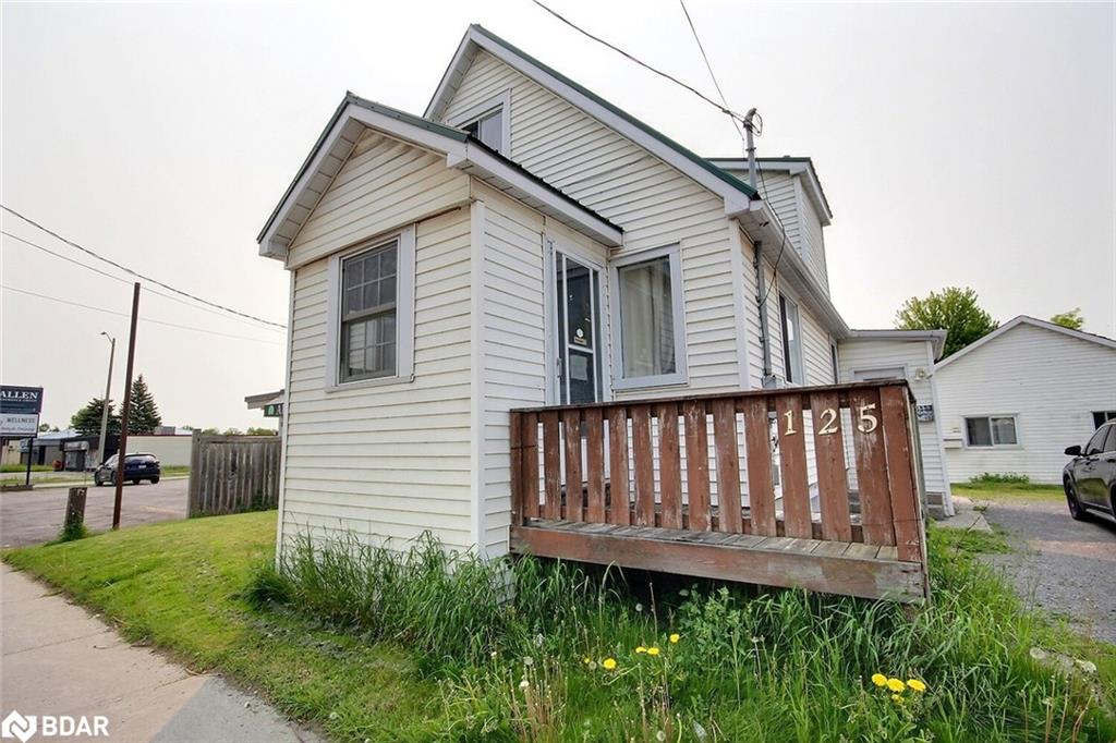125 College Street W Property Photo 1