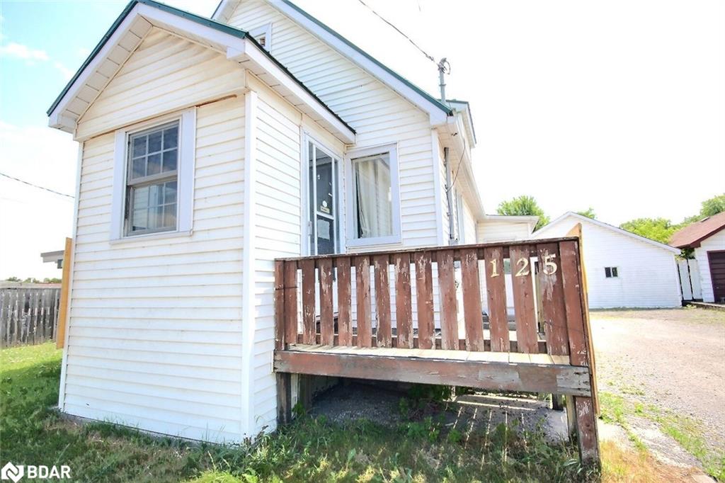 125 College Street W Property Photo 1
