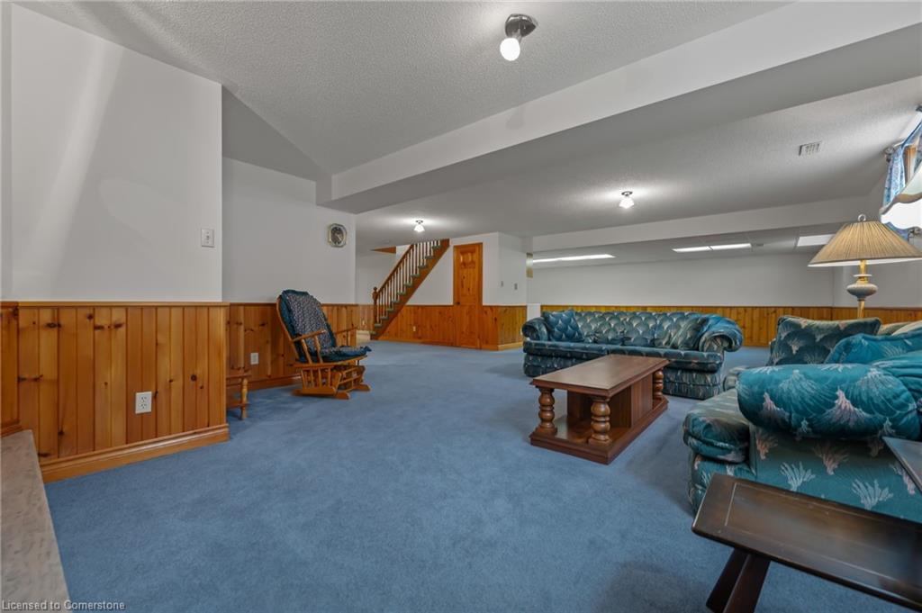100 Baird Street S Property Photo 28