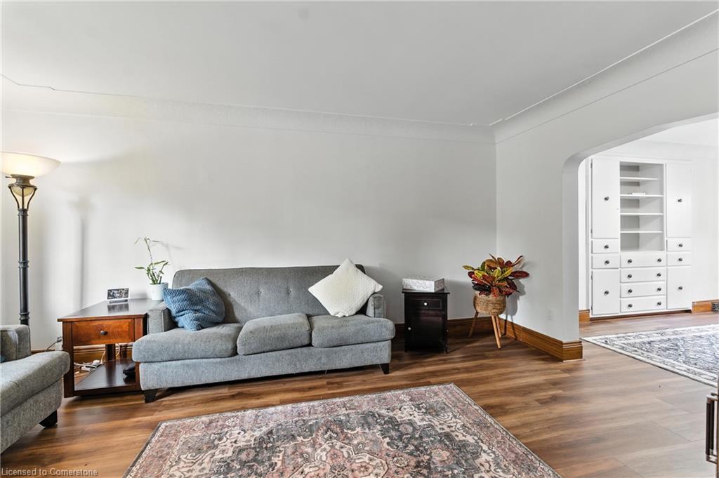 181 London Street S Property Photo 8