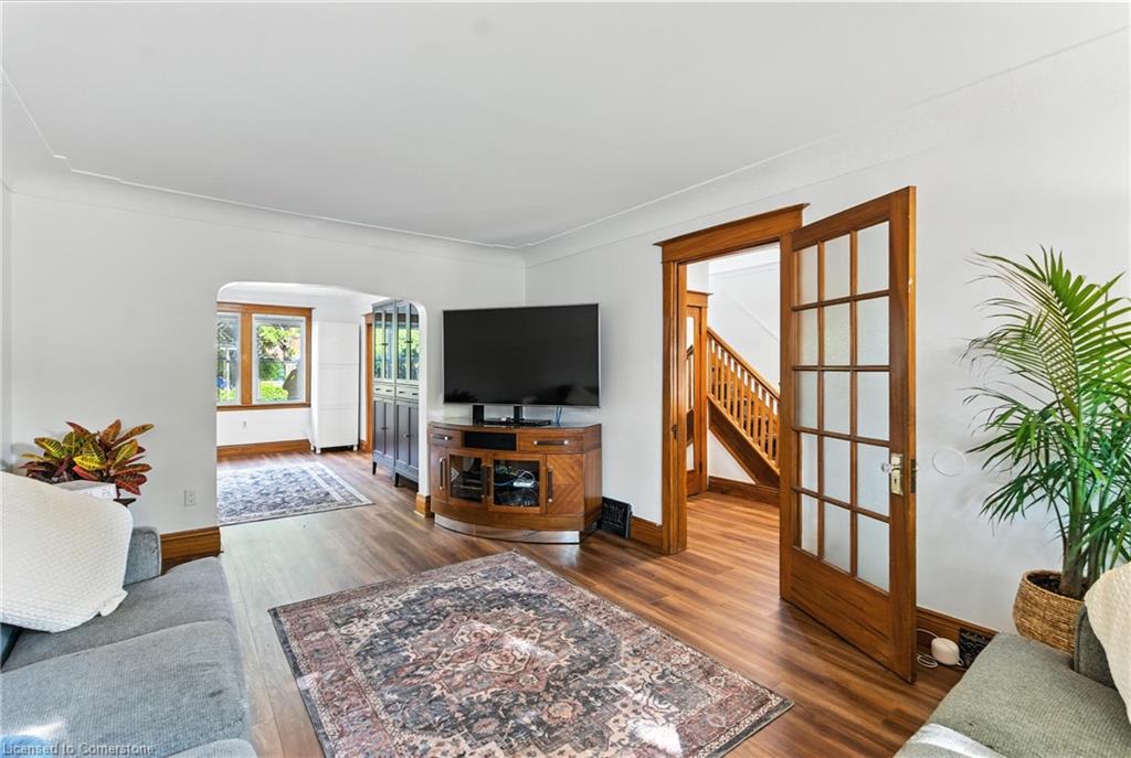 181 London Street S Property Photo 9