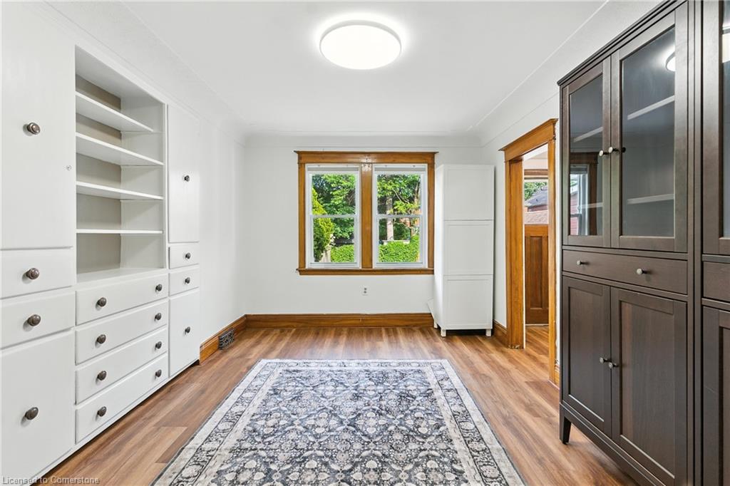 181 London Street S Property Photo 11
