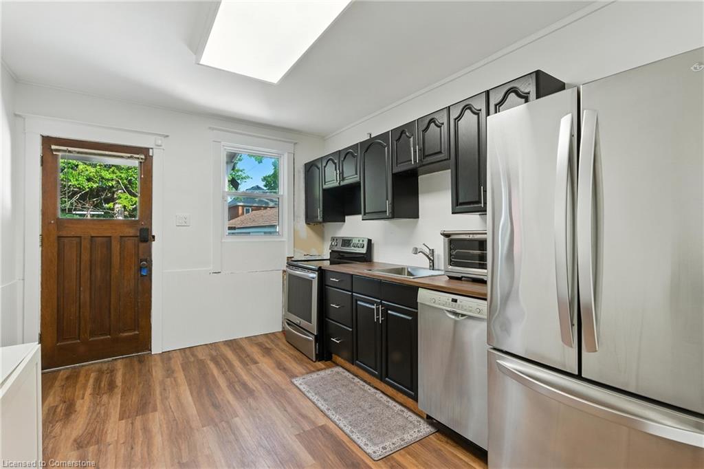 181 London Street S Property Photo 14