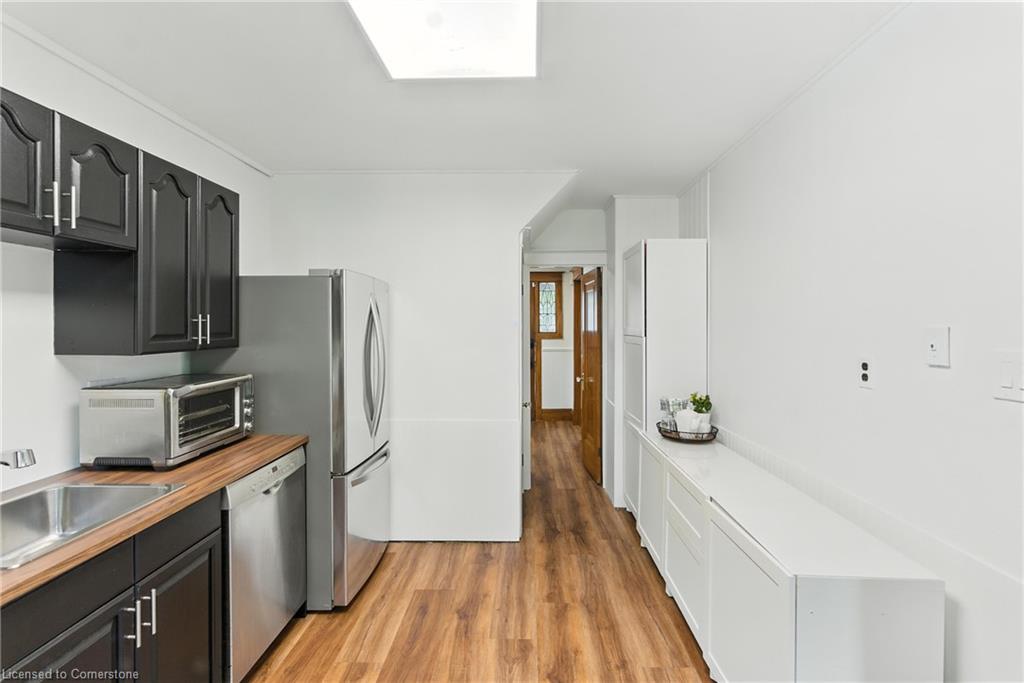 181 London Street S Property Photo 16