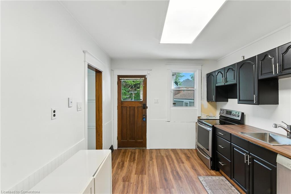 181 London Street S Property Photo 17