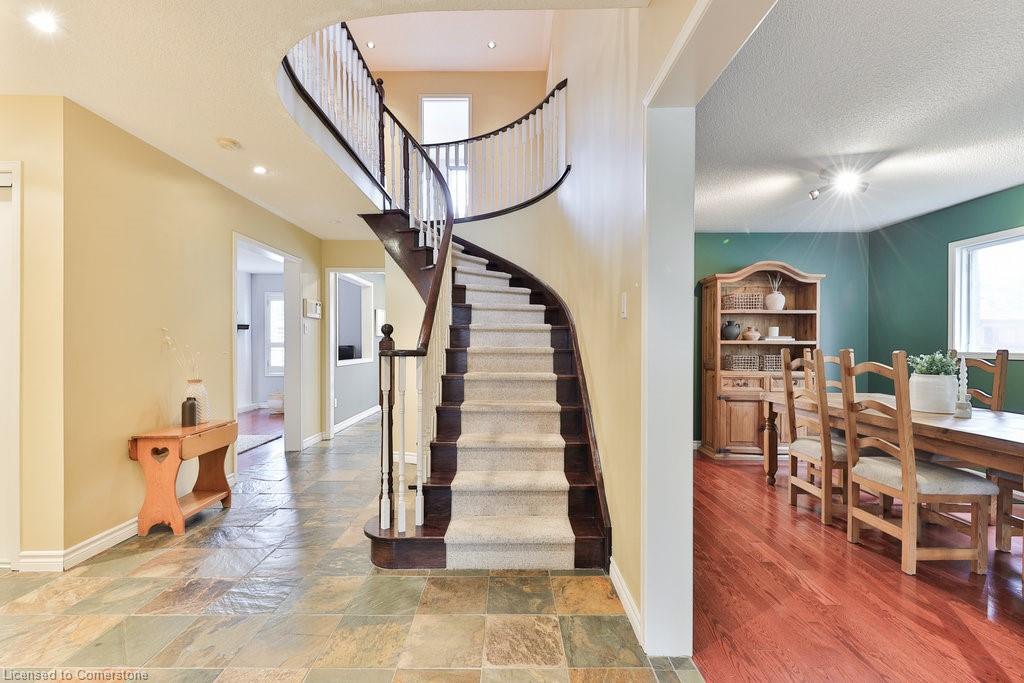 1497 Estes Crescent Property Photo 4