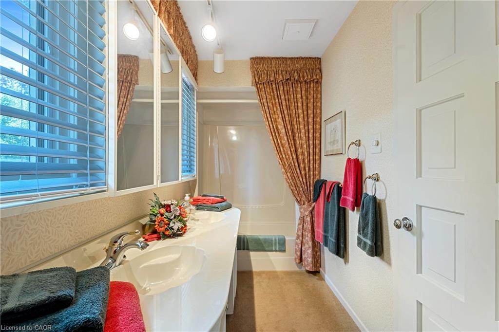 13 Leslie Drive Property Photo 28