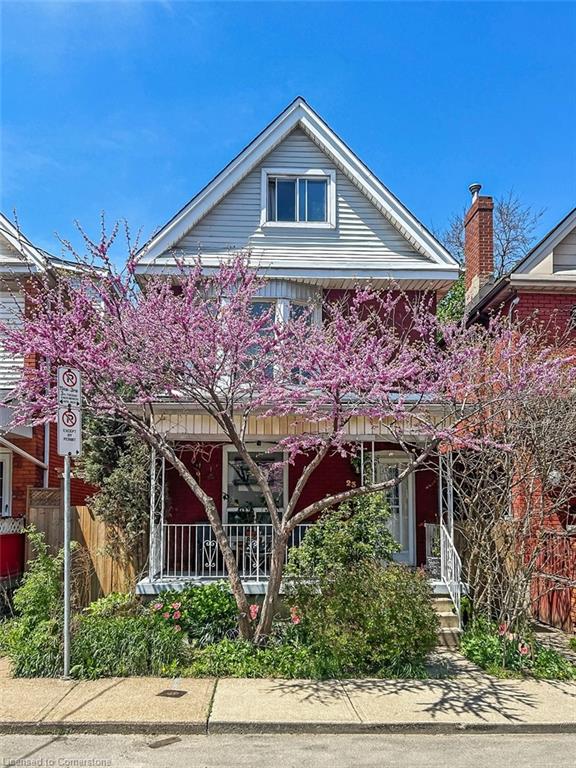 23 Fairleigh Avenue N Property Photo 2