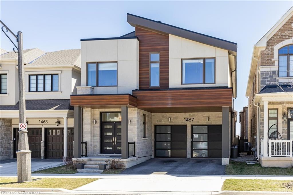 1467 Everest Crescent Property Photo 1