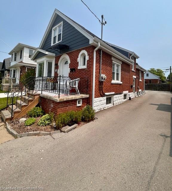 143 Tuxedo Avenue S Property Photo 1
