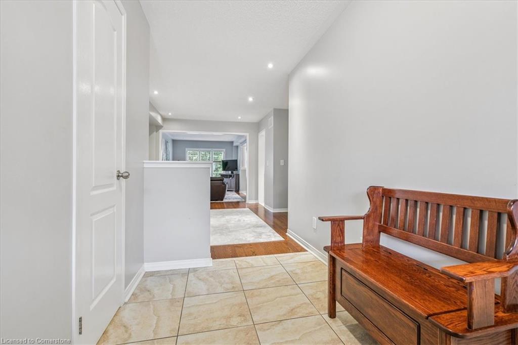 4810 Capri Crescent Property Photo 5