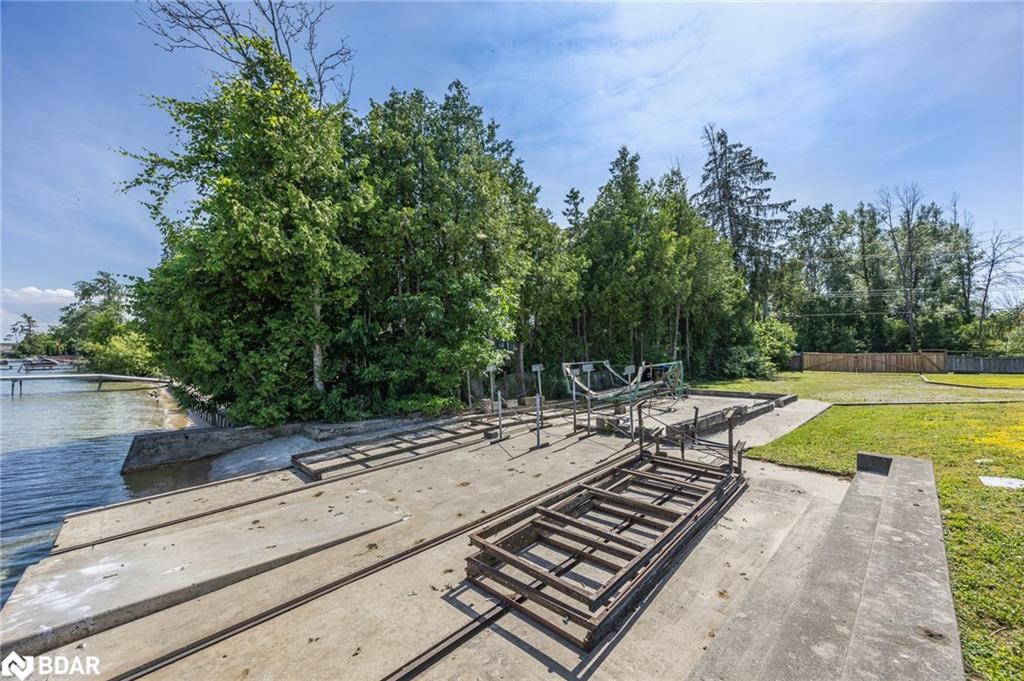 2653 Leonard Street Property Photo 5