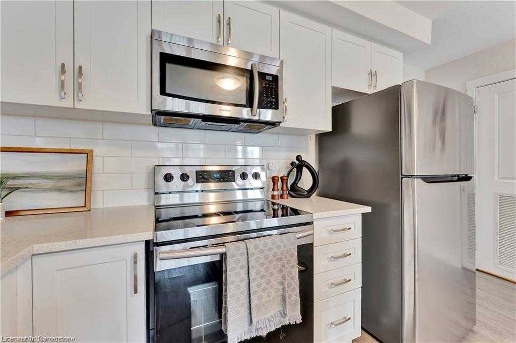 166 Rochefort Street Property Photo 10