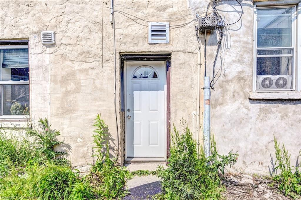 15 Ainslie Street N Property Photo 2