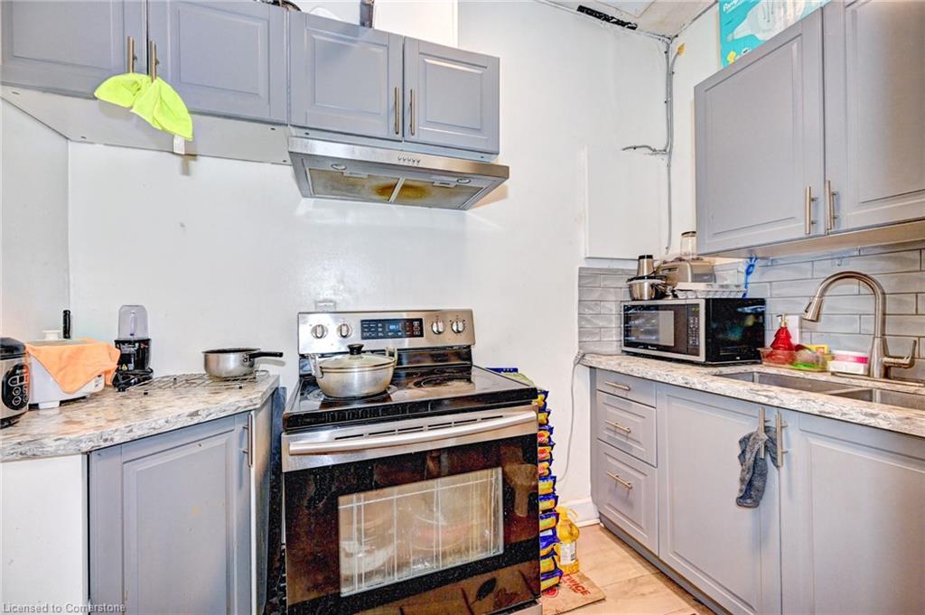 15 Ainslie Street N Property Photo 10