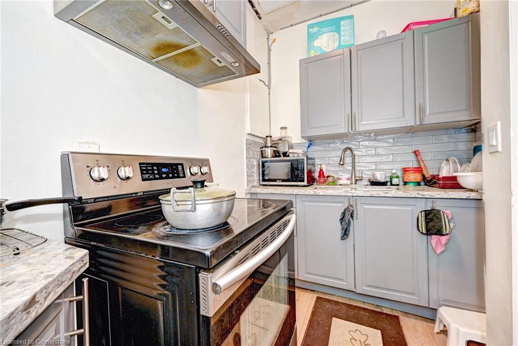 15 Ainslie Street N Property Photo 11