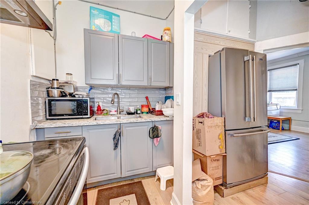 15 Ainslie Street N Property Photo 12