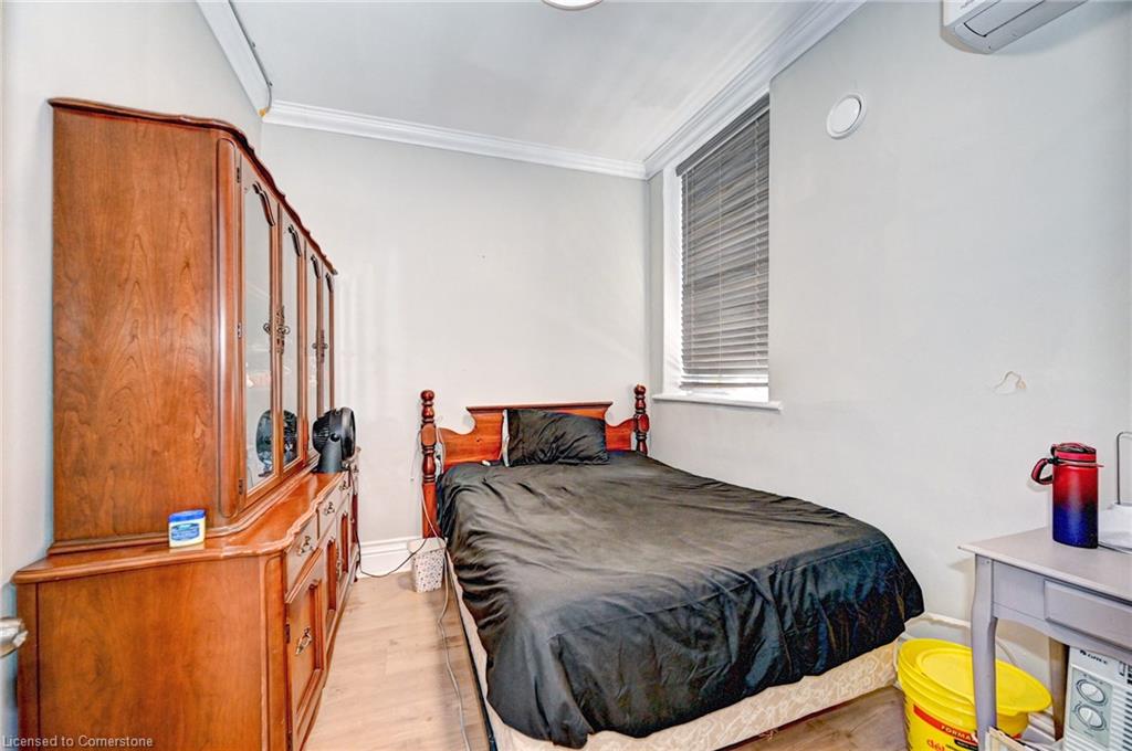 15 Ainslie Street N Property Photo 17