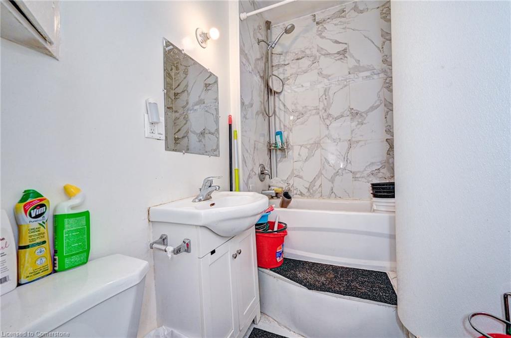15 Ainslie Street N Property Photo 19