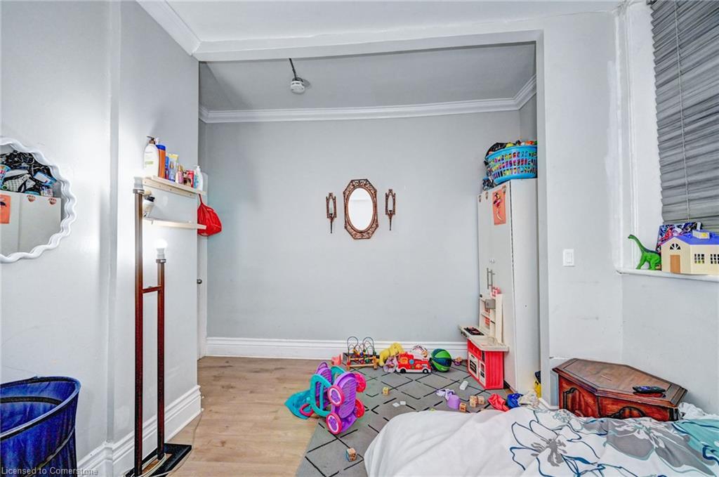 15 Ainslie Street N Property Photo 36