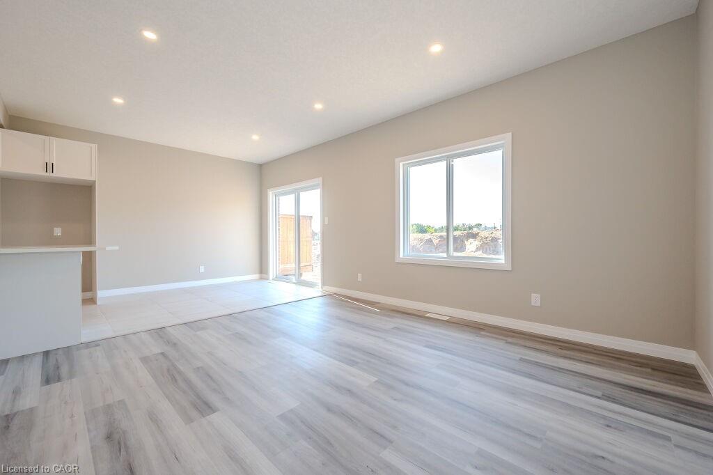 423 Woolwich Street Property Photo 5