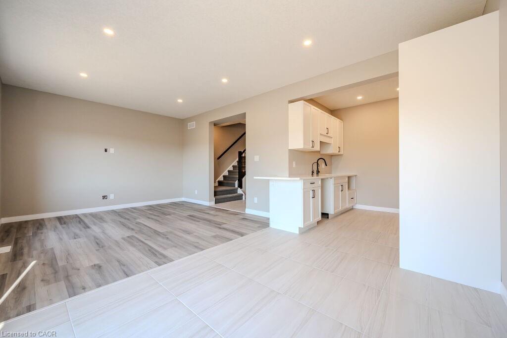 423 Woolwich Street Property Photo 12