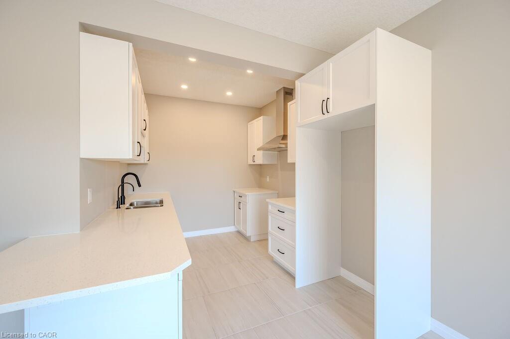 423 Woolwich Street Property Photo 13